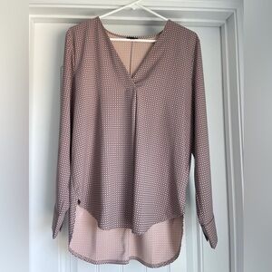 Ann Taylor V-Neck Popover Shirt in circle print - L